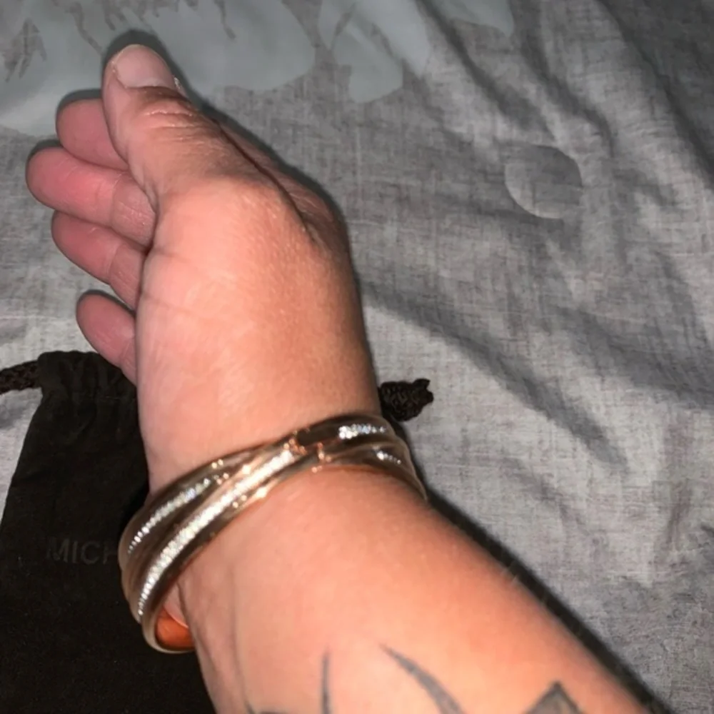 ‎Bracelet